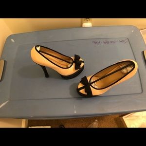 Dress Shoes~ 9M Tan/Black Pumps. Brand New